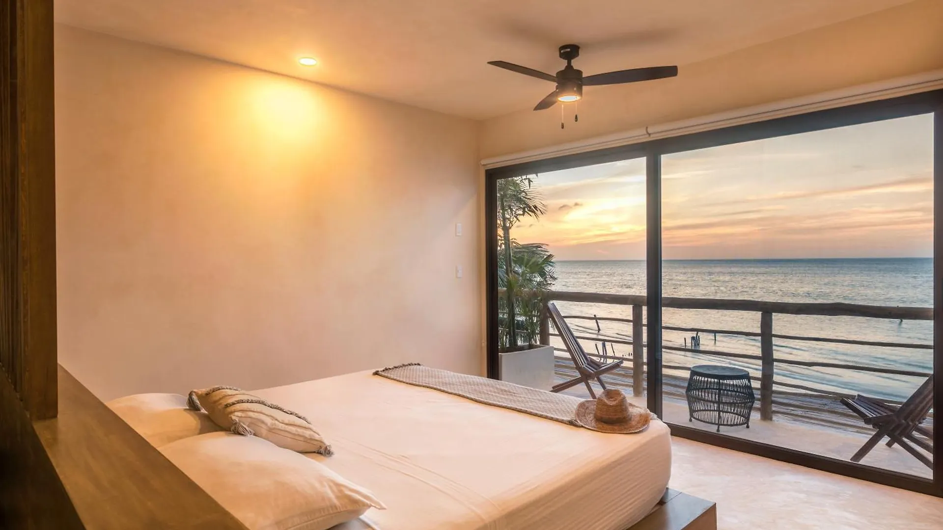 Awa Holbox Hotel Boutique - Beach Front 5*,